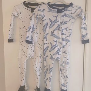 Bundle of 2 footed snug fit Burt’s Bees Pajamas size 18 months